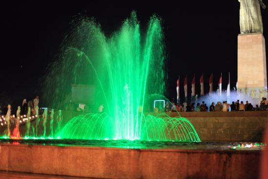 Monument to Ismoil Somoni