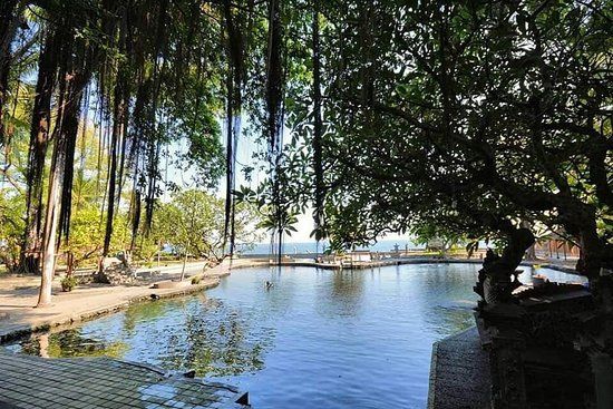 Kolam Renang Air Sanih