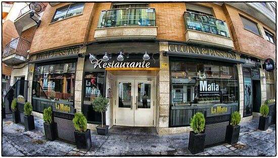 La Mafia Se Sienta A La Mesa