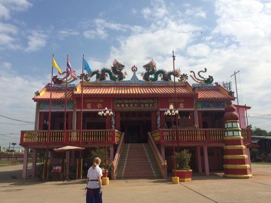 Chao Pho Thepharak-Chao Mae Thapthim Shrine