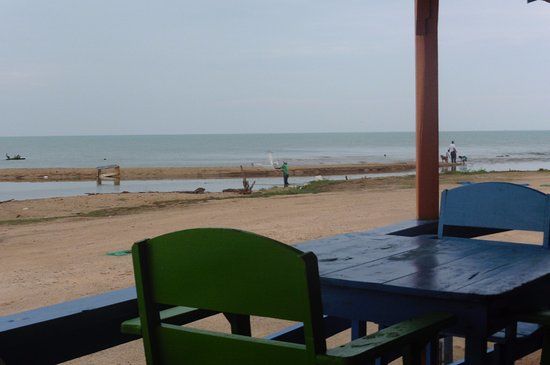 Island Breeze Bar & Grill