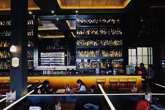 Almaluna Bar and Resto