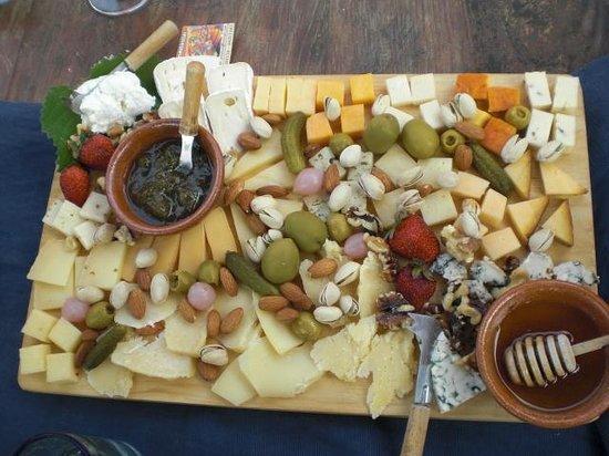 El Artesano Wine and Cheese Restaurant