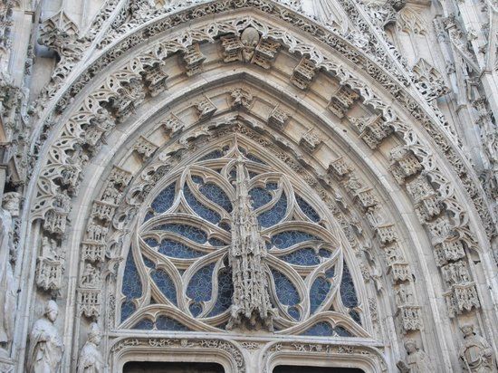 Saint-Vulfran Cathedral