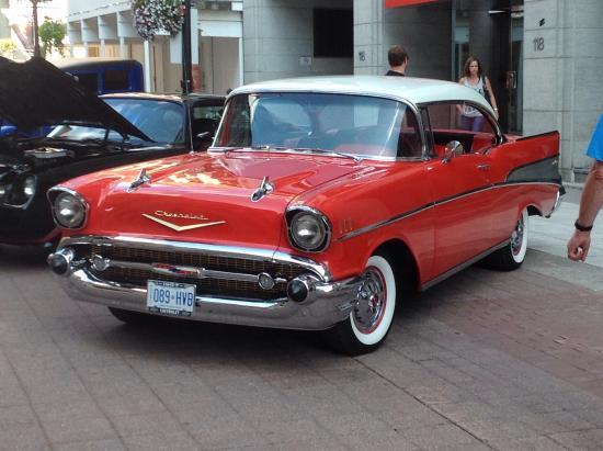 MacBouch Restaurant and Lounge