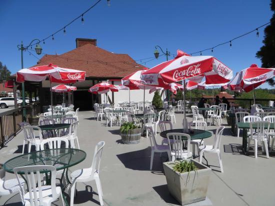 Lake Arrowhead Village Pizza and Arcade