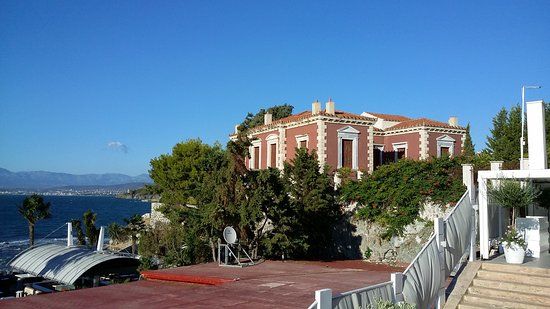 Red House of Maliou family