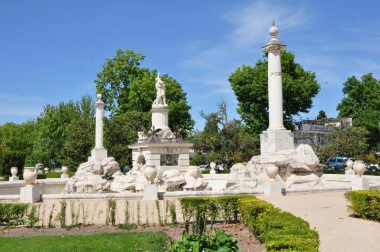 Fuente de Hercules y Anteo