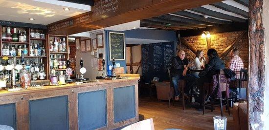 Vinos Ale and Wine Tavern