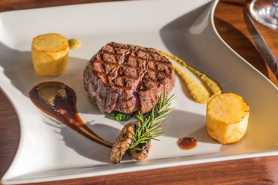 Square Restaurant and Lounge