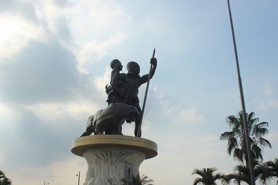 Monumento a Guayas y Quil