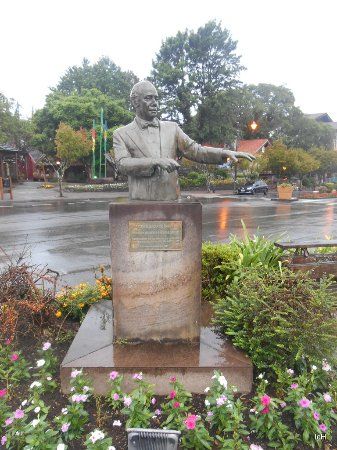 Estatua do Maestro Eleazar de Carvalho