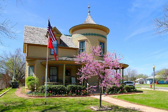 Moore-Lindsay Historic House Museum