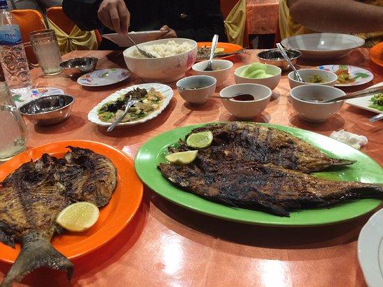 Duta Cafe Lesehan Atas Laut