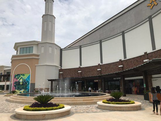 La Isla Merida Malltertainment