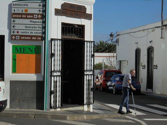 Bar Cafeteria La Plaza