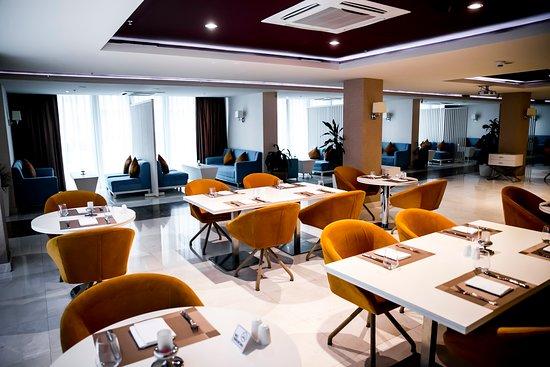 Shade Lounge & Terrace