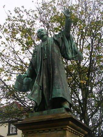 Thomas Edward Ellis Statue