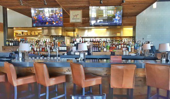 Pinnacle Bar & Grill