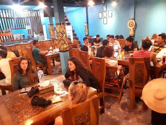 Fullmoon Bar & Restaurant