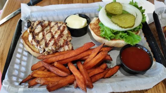 Tanner's Bar & Grill