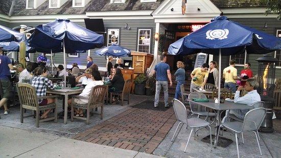 Revere's Wells Street Tavern