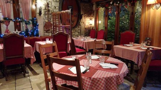 Les Freres Marchand Restaurant