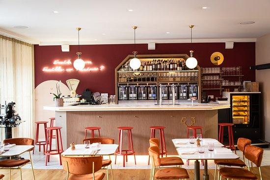 Castel De Tres Girard