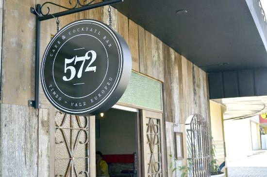 572 Cafe & Cocktail Bar