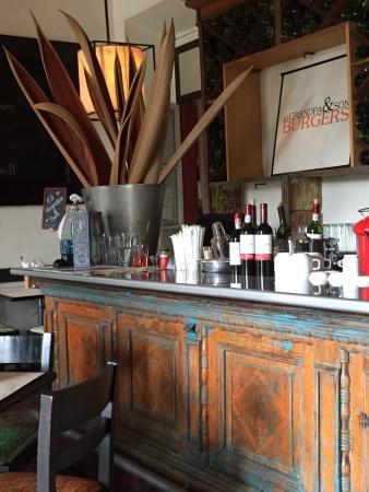 El Grandpa & Son Burgers