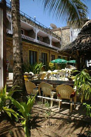 Safari Inn Bar & Restaurant International Meeting Point