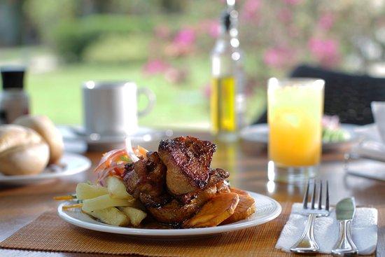 La Plaza Bar & Grill