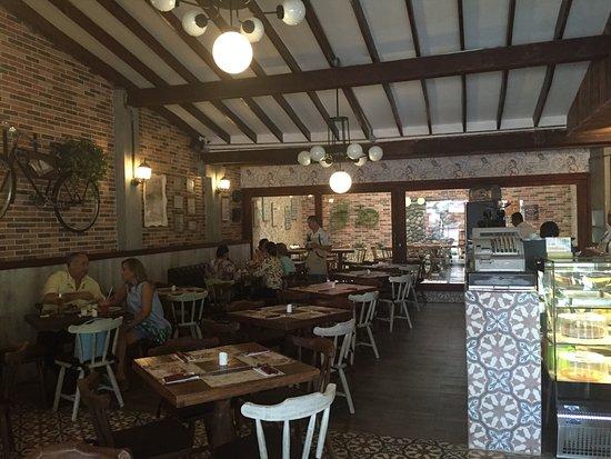 El correo y Amada Monteria