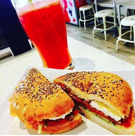 La Sardine Aux Yeux Bleus