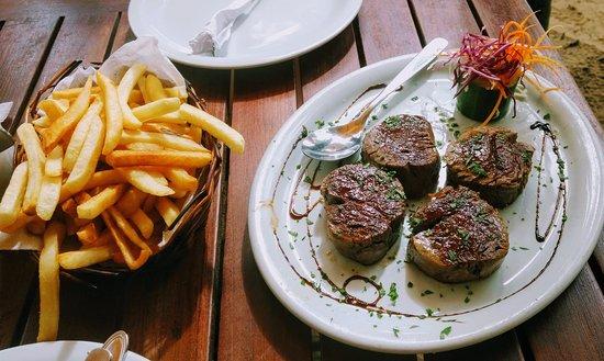 Sambass Cafe Restaurante