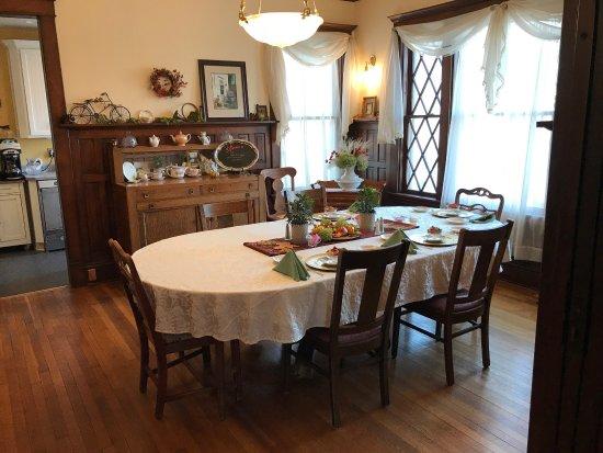 Decker House Bed and Breakfast