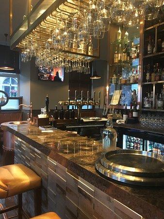 Toots Cafe Bar & Bistro