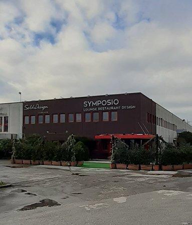 Symposio Loungebar & Restaurant