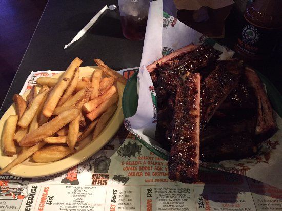 Winking Lizard Tavern