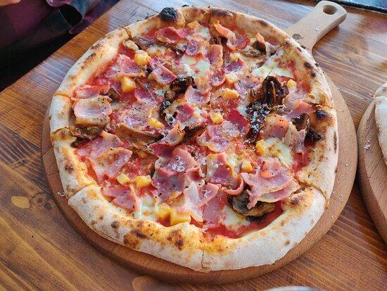 Pizzeria La Famiglia