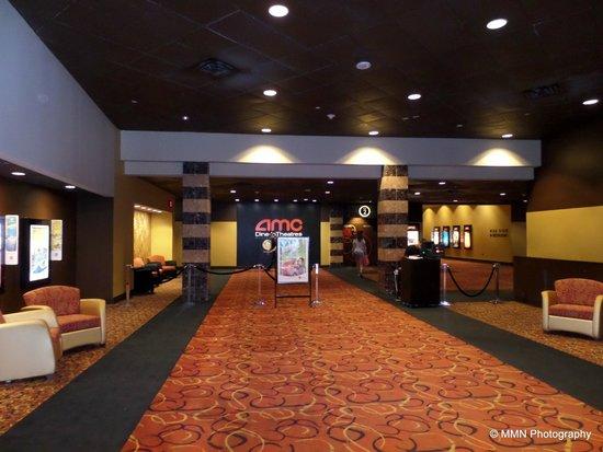 AMC Dine-In Theatres Menlo Park 12