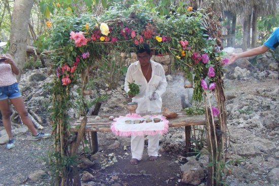 Zoologika y Aldea Maya