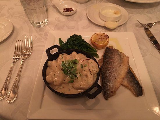 Mama Della's