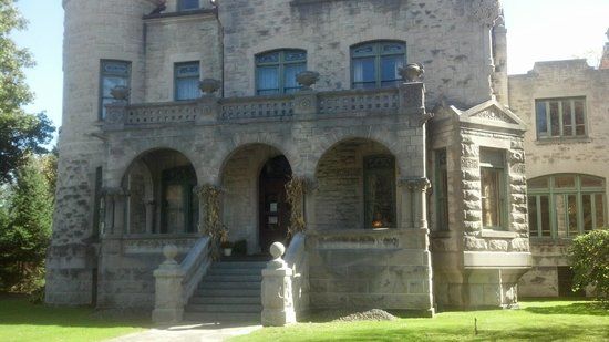 The 1890 House Museum