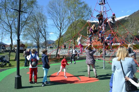 Klatrepark i Kyrkjeparken