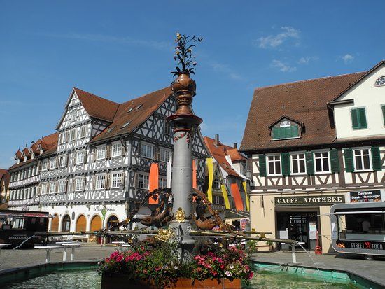 Historischer Marktplatz mit Marktbrunnen