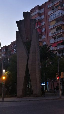 Al-legoria a l'escut de l'Hospitalet