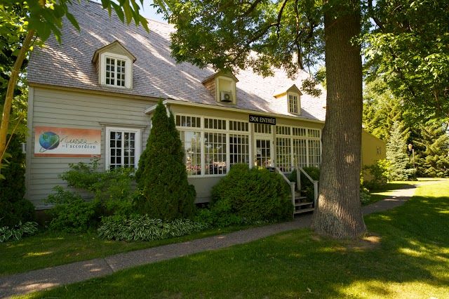 Carrefour mondial de l'accordeon et Musee de l'accordeon