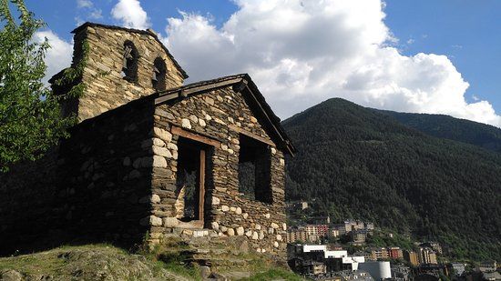 The Les Bons Historical Complex