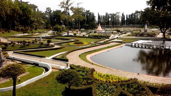 Miniature Thai Royal Barge Performance Center